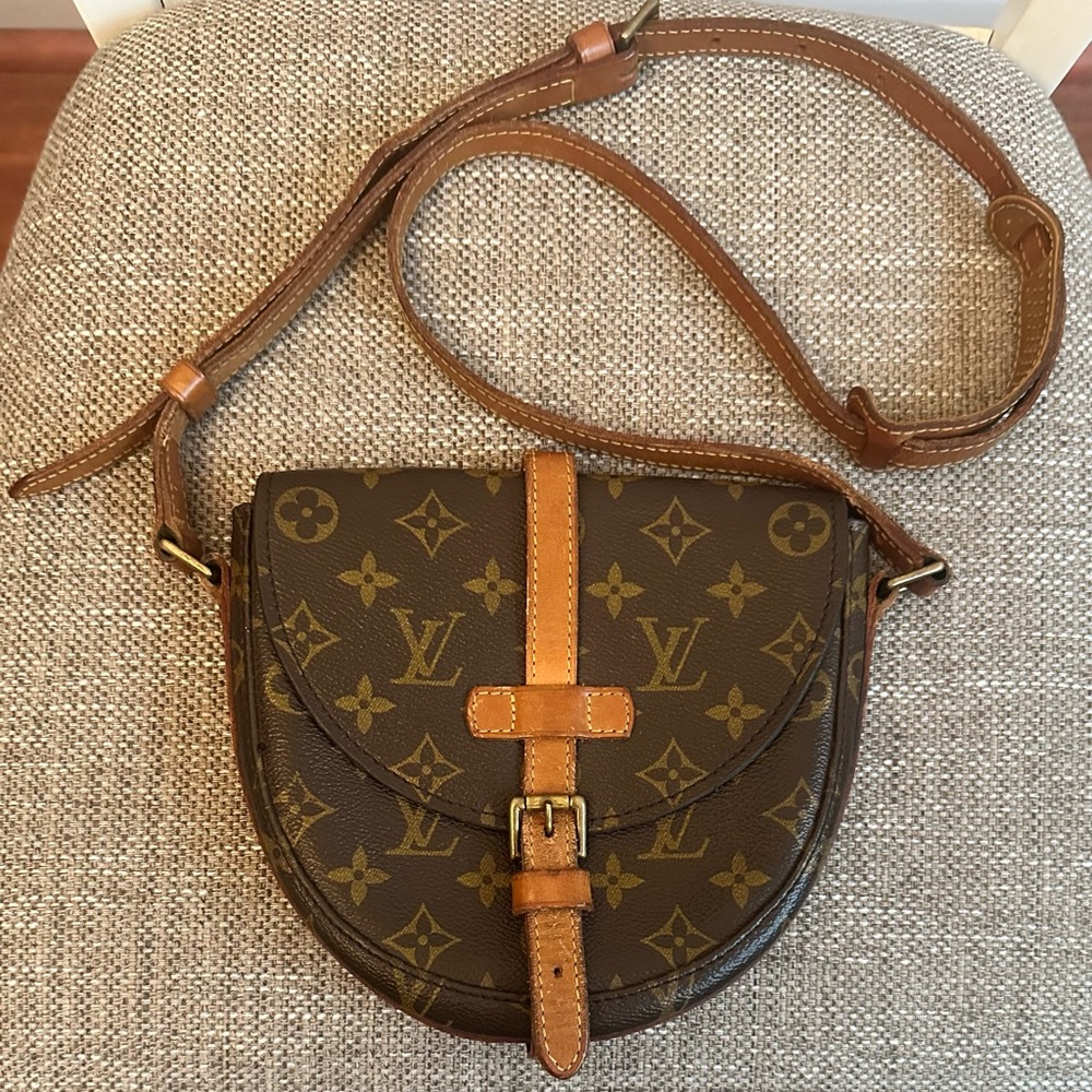 🎉 HP 11/24 🎉 Louis Vuitton Authentic Vintage Chantilly PM Monogram Crossbody Bag